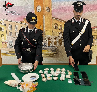 Fano - Laboratorio per la droga creato in casa, arrestata un’intera famiglia di albanesi